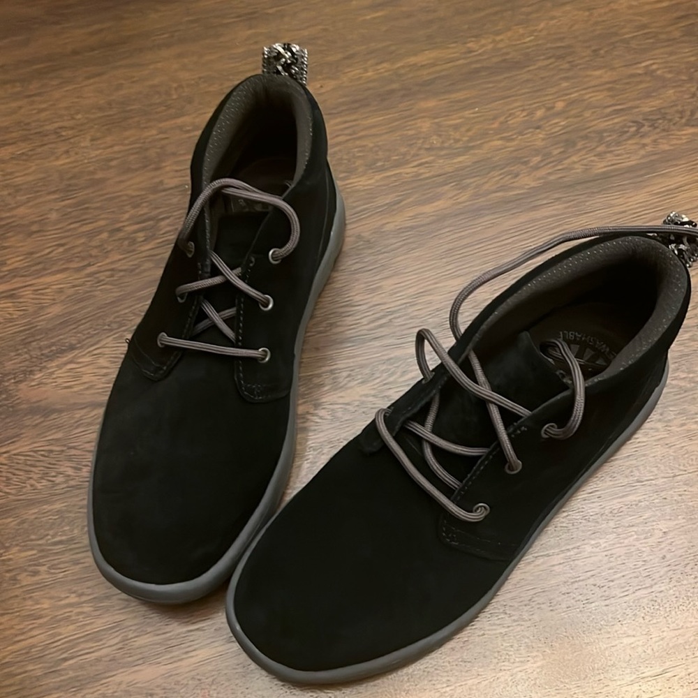 UGG boys size 3 boot suede, K Canoe Suede